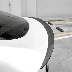 carbon fiber spoiler Model Y en Y Juniper